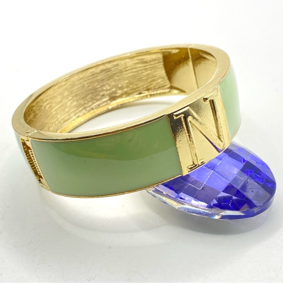 Clamper Hinged Bangle Bracelet Mint Green Enameled Initial "N" Gold Tone - Picture 1 of 5